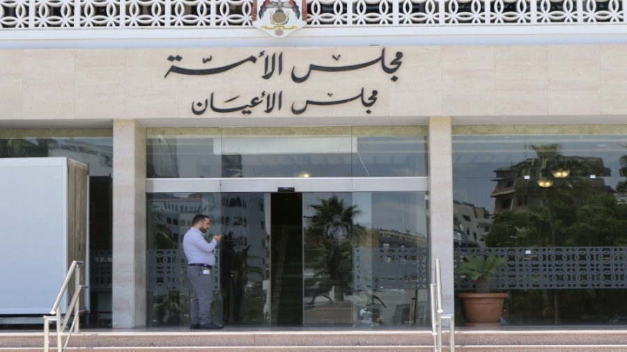 توقيع مذكرة تعاون لتعزيز العلاقات البرلمانية بين مجلس الأعيان والبرلمان العربي