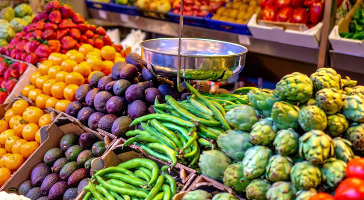 أكثر من 3900 طن خضار وفواكه في يوم واحد بسوق عمان المركزي.. والبندورة الأرخص