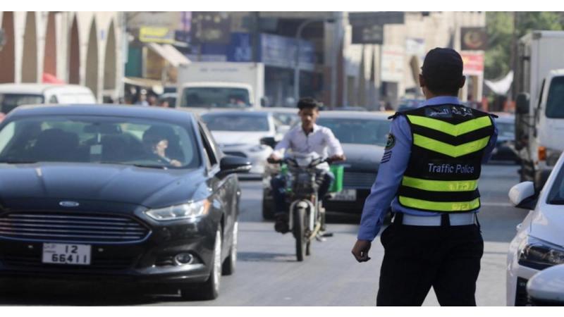 التقرير المروري ليوم الإثنين: حركة نشطة وتحذيرات من السرعة والتغيير المفاجئ للمسرب