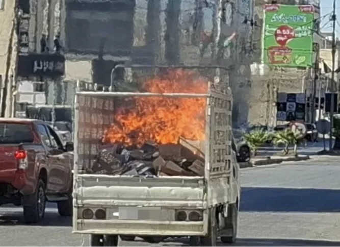 إخماد حريق ديانا محمّلة بكراتين في مأدبا