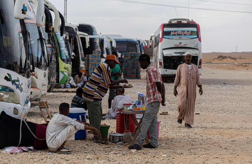 100 ألف سوداني يغادرون مصر