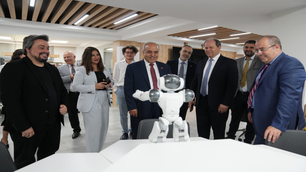 وزير التعليم العالي يزور مركز الابتكار في التكنولوجيا التعليمية بأنقرة
