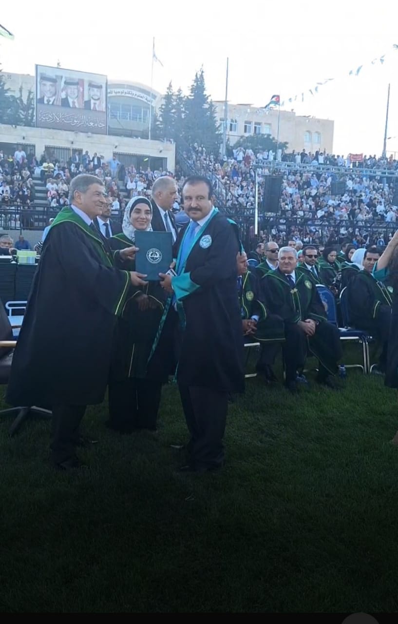 بعمر 62 عامًا.. خالد خليل ينال درجة الماجستير في الحقوق من جامعة الزيتونة الأردنية بتقدير “امتياز مع مرتبة الشرف”