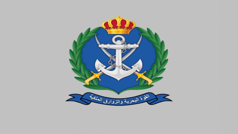 طواقم القوة البحرية والزوارق الملكية تنقذ مركبا سياحيا في خليج العقبة