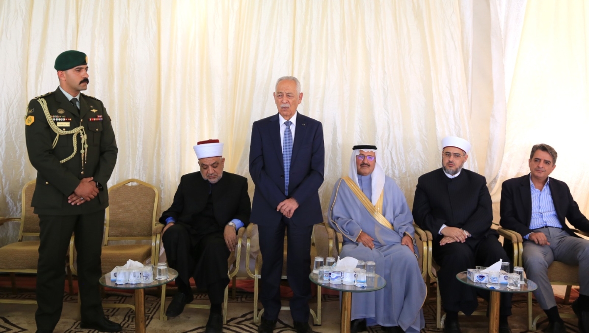 العيسوي ينقل تعازي الملك وولي العهد بوفاة النائب الأسبق عطا الشهوان