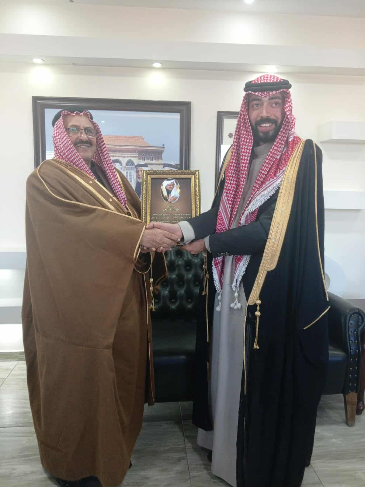 الشيخ عامر التعمري يشيد بجهود مستشار الملك كنيعان البلوي في تعزيز الصلح العشائري وخدمة المجتمع