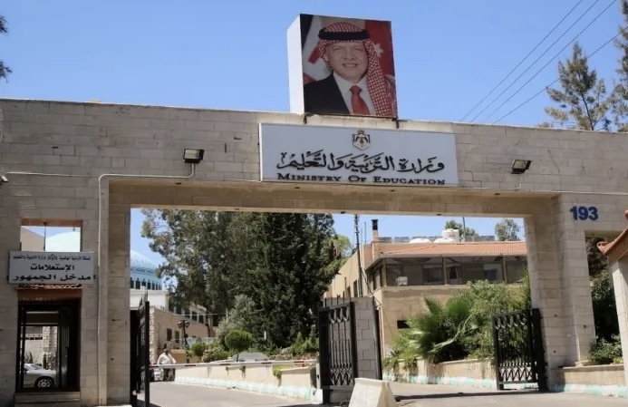ترفيع موظفين في التربية وإنهاء خدماتهم (أسماء)