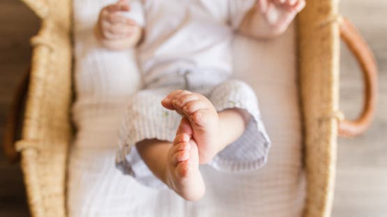 لإيهام زوجها أنها أنجبته.. ضبط سيدة اختطفت رضيعاً من والدته في مصر