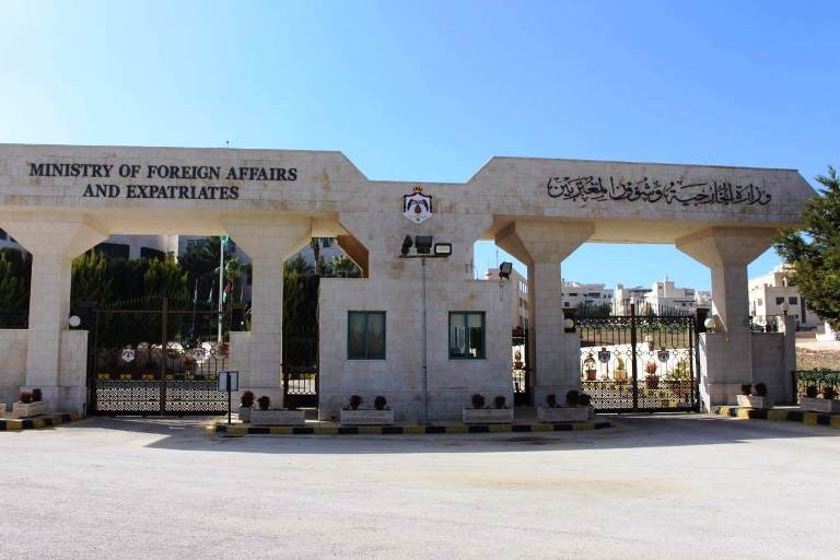 الخارجية تتابع وفاة مواطن وإصابة 4 آخرين بحادث سير على طريق درعا بسورية