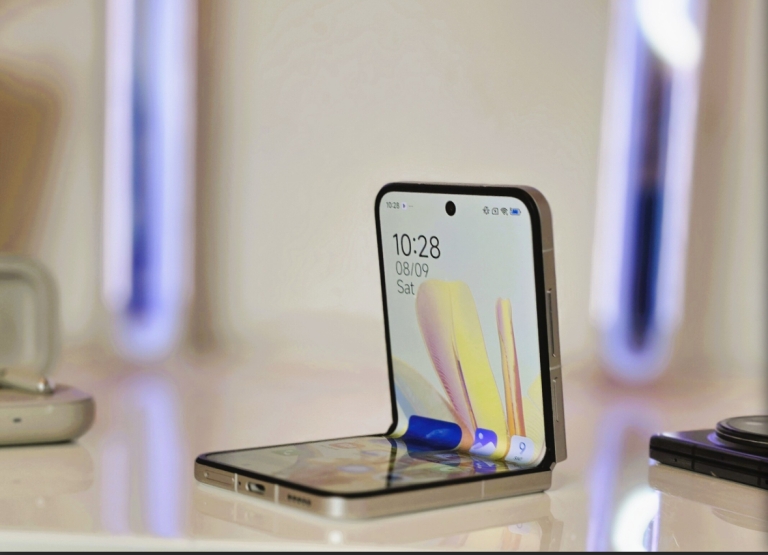 اتف Xiaomi Mix Flip 2 يُعيد تعريف المنافسة في سوق الهواتف القابلة للطي