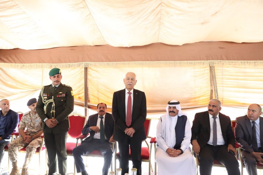 رئيس الديوان الملكي ينقل تعازي الملك وولي العهد لأسرتي أبو الفول والعدوان