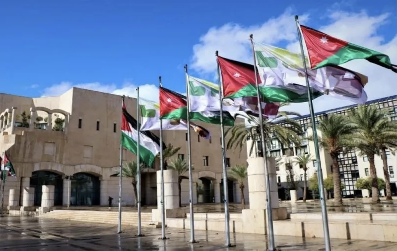 ‎سيدة تعترض على إزالة الأقماع أمام منزلها في عبدون وسط حملة أمانة عمّان