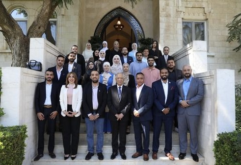 رئيس الديوان الملكي يؤكد حرص الأردن بقيادة الملك عبدالله الثاني على الاستقرار ودعم الشباب