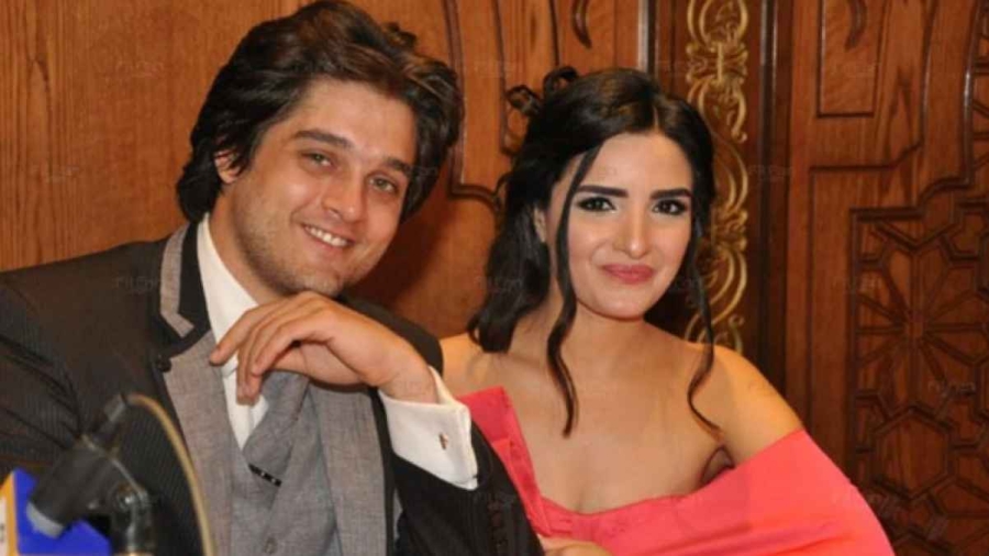 عمر خورشيد يعلن انفصاله عن ياسمين الجيلاني بعد زواج استمر أكثر من عقد