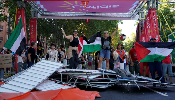 احتجاجات مؤيدة للفلسطينيين تُجبر إلغاء المرحلة الأخيرة من سباق إسبانيا للدراجات