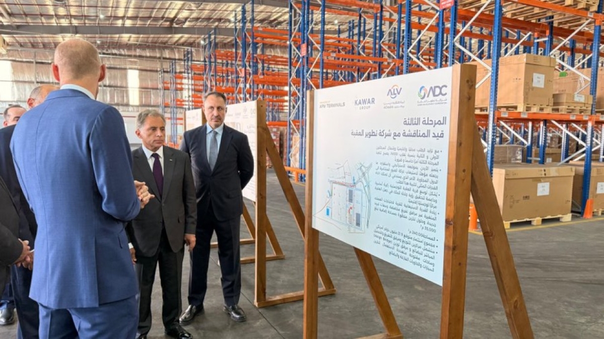 رئيس الوزراء يؤكد دعم الحكومة لتوسعة قرية العقبة اللوجستية كمركز إقليمي للإغاثة والتجارة