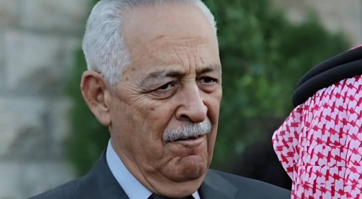 العيسوي ينقل تمنيات الملك وولي العهد بالشفاء للوزير الأسبق جمال الصرايرة