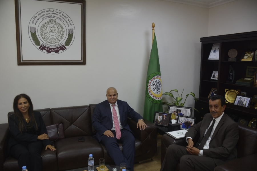 وزير العمل يبحث مع مدير الإيدسمو التعاون المشترك