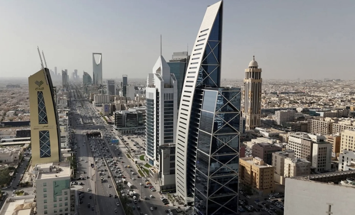 السعودية تتوقع عجزًا ماليًا أعلى في 2026 وتواصل الإنفاق التوسعي لدعم رؤية 2030