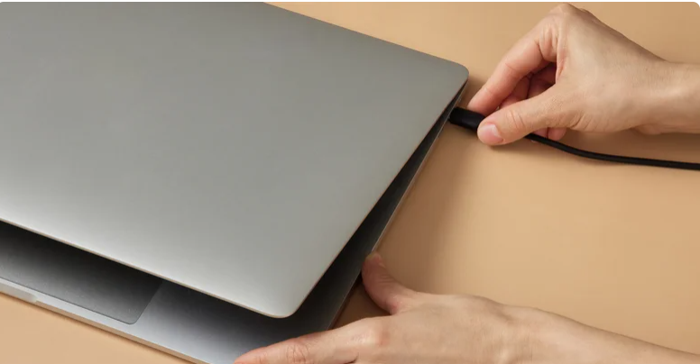 نصائح فعّالة لتحسين عمر بطارية أجهزة MacBook او Windows