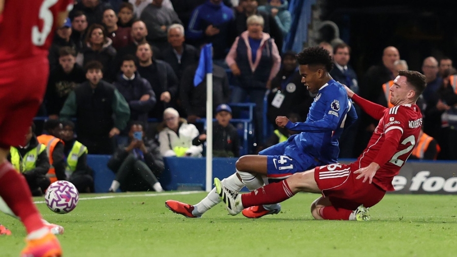 تشلسي يصعق ليفربول بهدف برازيلي قاتل في الدوري الإنجليزي