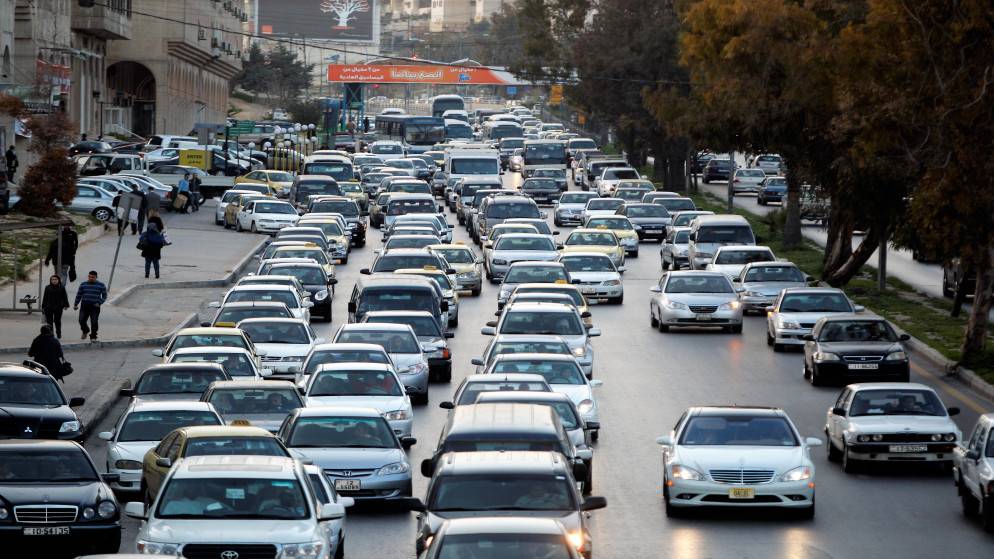 وفاة بحادث صهريج وكثافة مرورية مع عودة دوام الجامعات صباح الاثنين