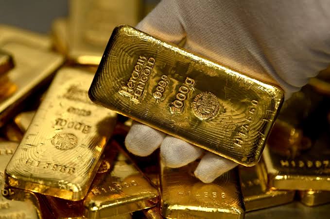 الذهب يقترب من حاجز 4000 دولار وسط أزمة الكونغرس وتوقعات خفض الفائدة