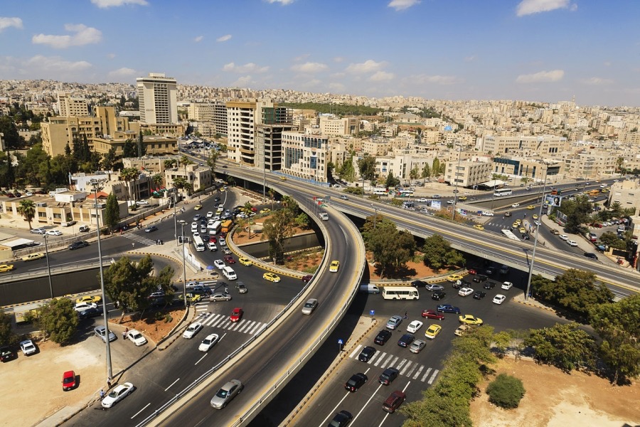 طقس لطيف فوق المرتفعات والسهول ومعتدل في باقي المناطق