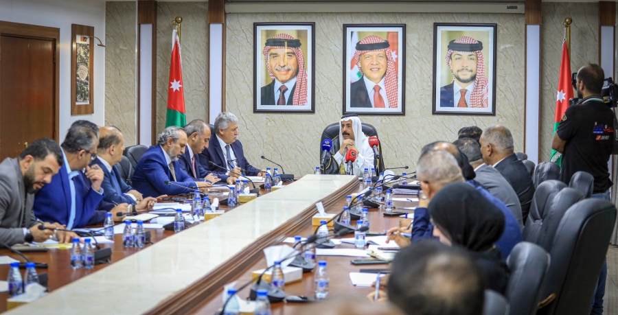 النقل النيابية تبحث مطالب أصحاب القلابات