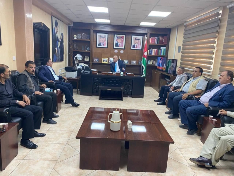 محافظ مادبا يعقد اجتماعًا مع الصحفيين لبحث تنظيم الظواهر الاجتماعية