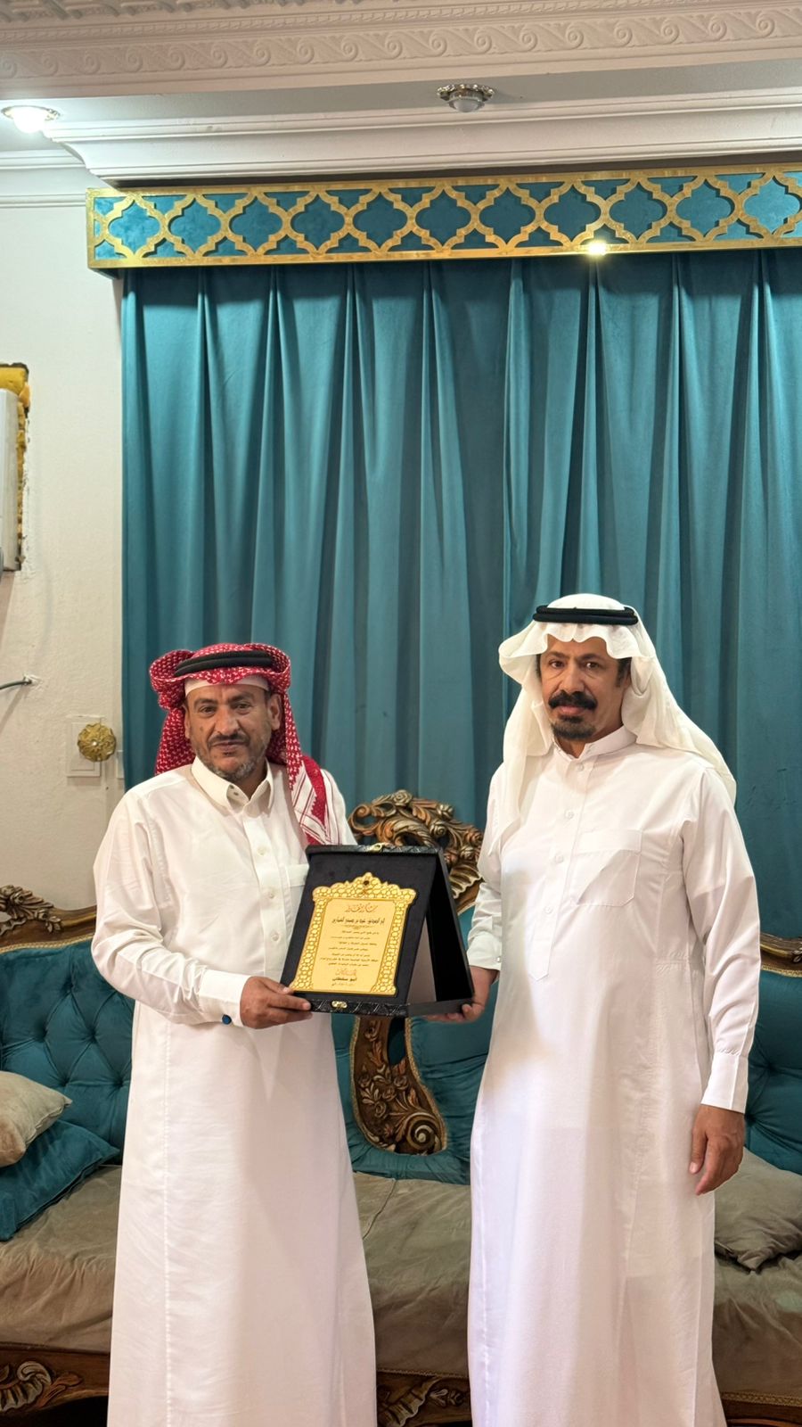قبيلة بني عطية  الرشيدات  في المملكة العربية السعودية تكرم الشاعر عيد صبحي العمارين