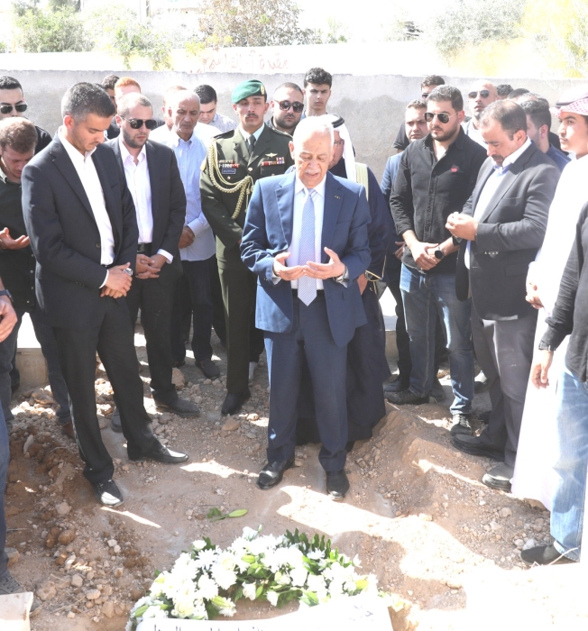 مندوبًا عن الملك وولي العهد.. العيسوي يشارك في تشييع جثمان الشاب فواز أبو تايه