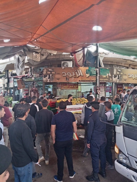 المفرق: كوادر الدائرة الصحية تواصل حملاتها لإزالة التعديات وتنظيم الأسواق في الوسط التجاري