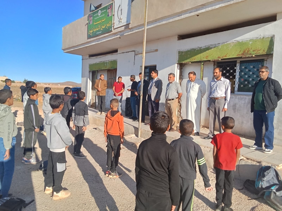 الشرفات يحضر فعاليات الطابور الصباحي ويتفقد سير العملية التعليمية في مدارس البادية الشمالية الشرقية