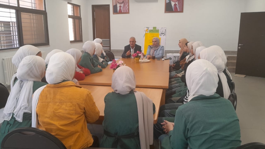 عجلون : الزميل القضاة يحاضر حول اهمية  العمل الصحفي في مدرسة الهاشمية الاساسية المختلطة .
