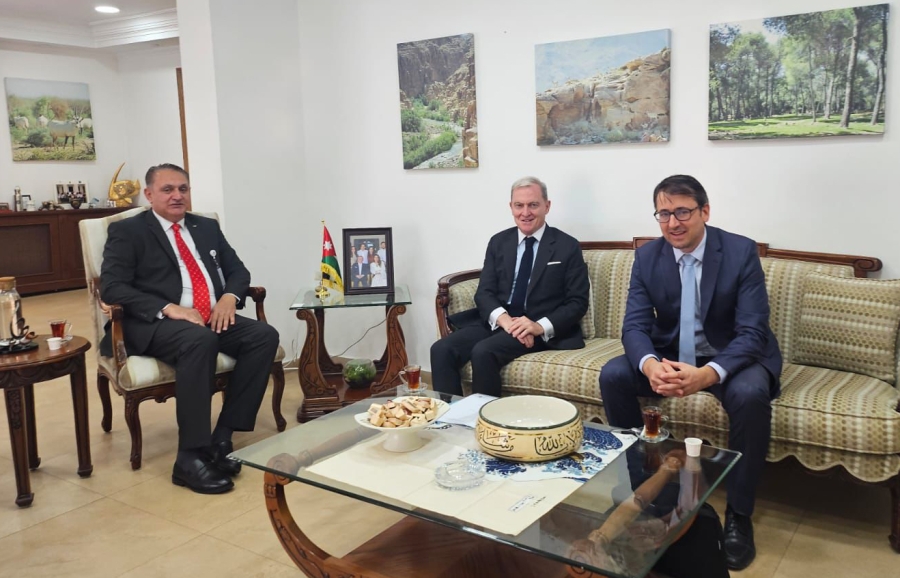وزير البيئة والسفير الفرنسي يبحثان تعزيز التعاون