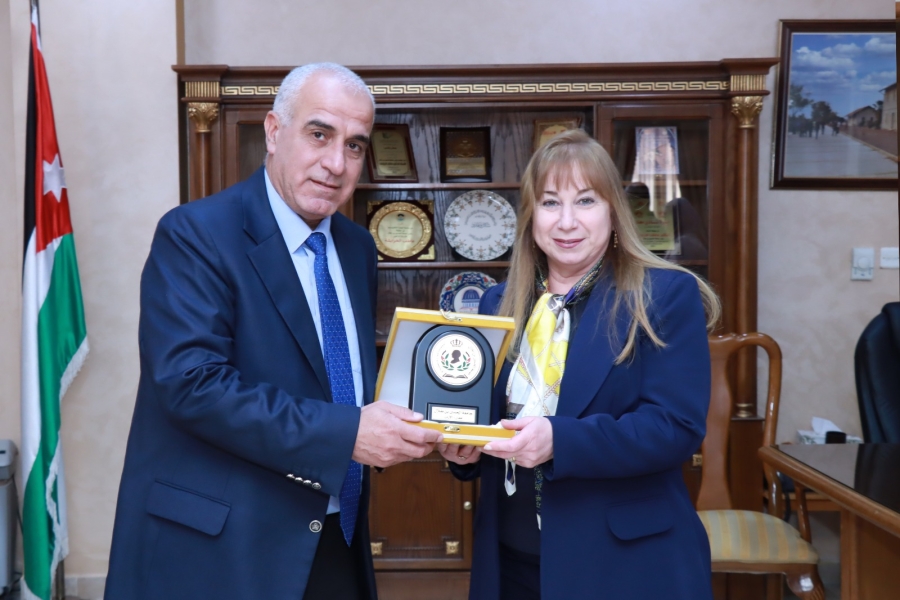 جامعة الحسين بن طلال وجائزة الحسن للشباب توقّعان اتفاقية تعاون لتعزيز مشاركة الطلبة في برامج الجائزة.