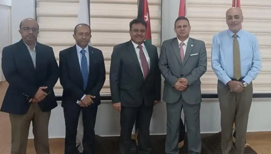 الدكتور الرواضية والعبادلة يبحثان سبل التعاون بين اردنية العقبة والجسر العربي للملاحة