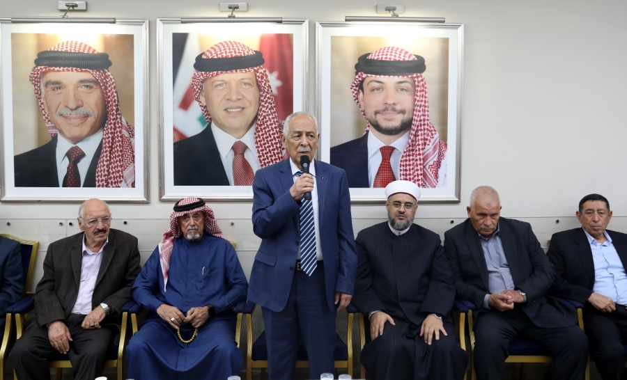 مندوبا عن الملك وولي العهد. العيسوي يعزي عشيرتي أبو الغنم والمبيضين والجندي