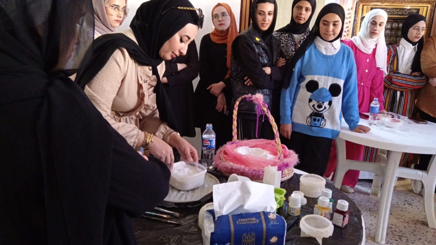 ورشة فنية حول فن الكونكريت في مركز شابات صخرة
