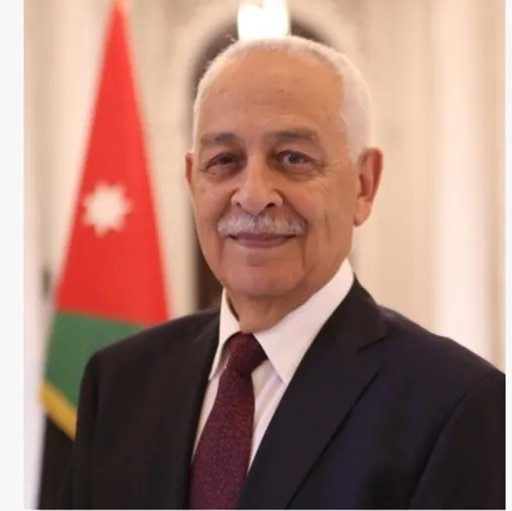 مندوبا عن الملك وولي العهد.. العيسوي يعزي آل العثمان