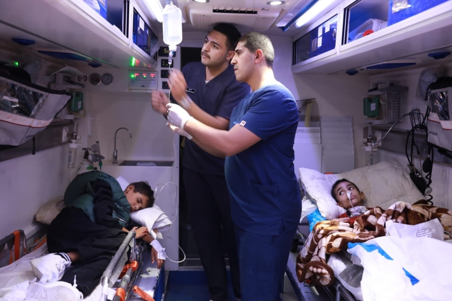 القوات المسلحة تُجلي الدفعة الرابعة عشرة من أطفال غزة المرضى لتلقي العلاج في الأردن