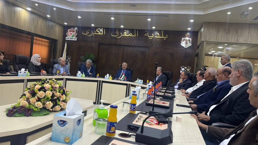 العين داودية يحاضر حول التعددية الحزبية في المفرق