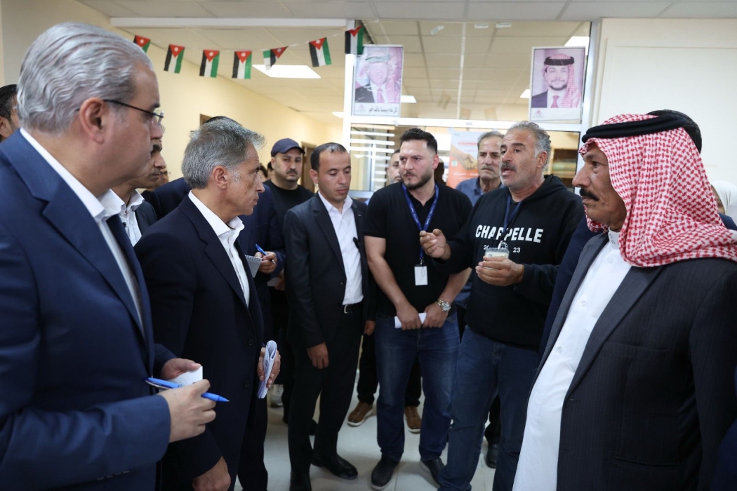 اتفاقية تعاون لمعالجة المدنيين في الأزرق بعد زيارة رئيس الوزراء