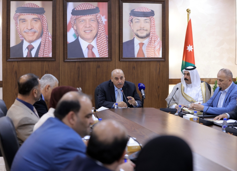 القاضي يترأس اجتماعاً للجنة الرد على خطبة العرش واختيار القيسي رئيساً والعموش للجنة الصياغة