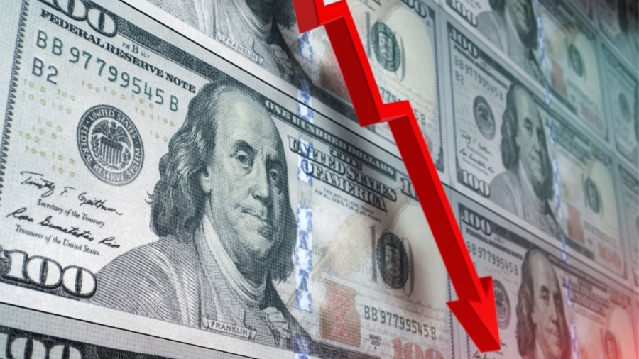 الدولار يتراجع قبل اجتماعات للبنوك المركزية