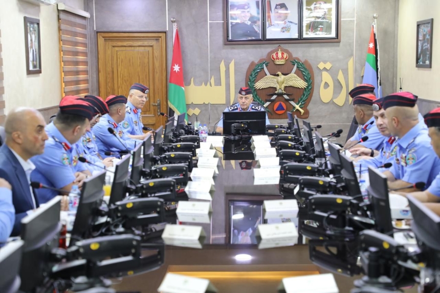 مدير الأمن العام يلتقي مديري الإدارات المرورية في إدارة السير