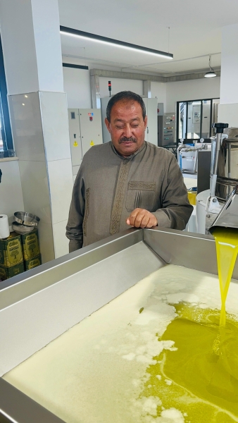 الحاج تركي العتوم يطلق مبادرة لتخفيض أسعار زيت الزيتون بالتعاون مع معصرة روابي فرح