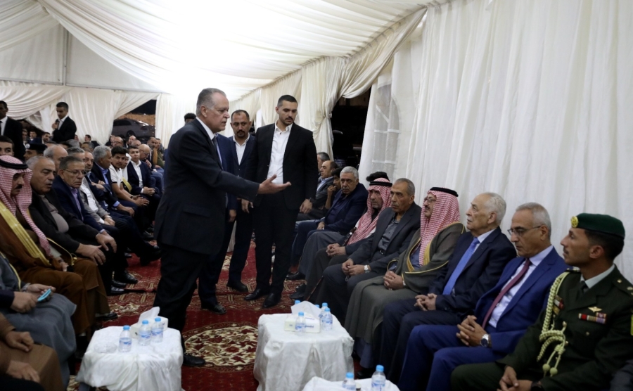 مندوبا عن الملك وولي العهد. العيسوي يقدم واجب العزاء لــ(6) عشائر أردنية