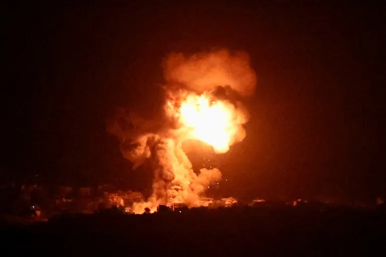 غارات إسرائيلية عنيفة تستهدف ثلاث بلدات جنوب لبنان